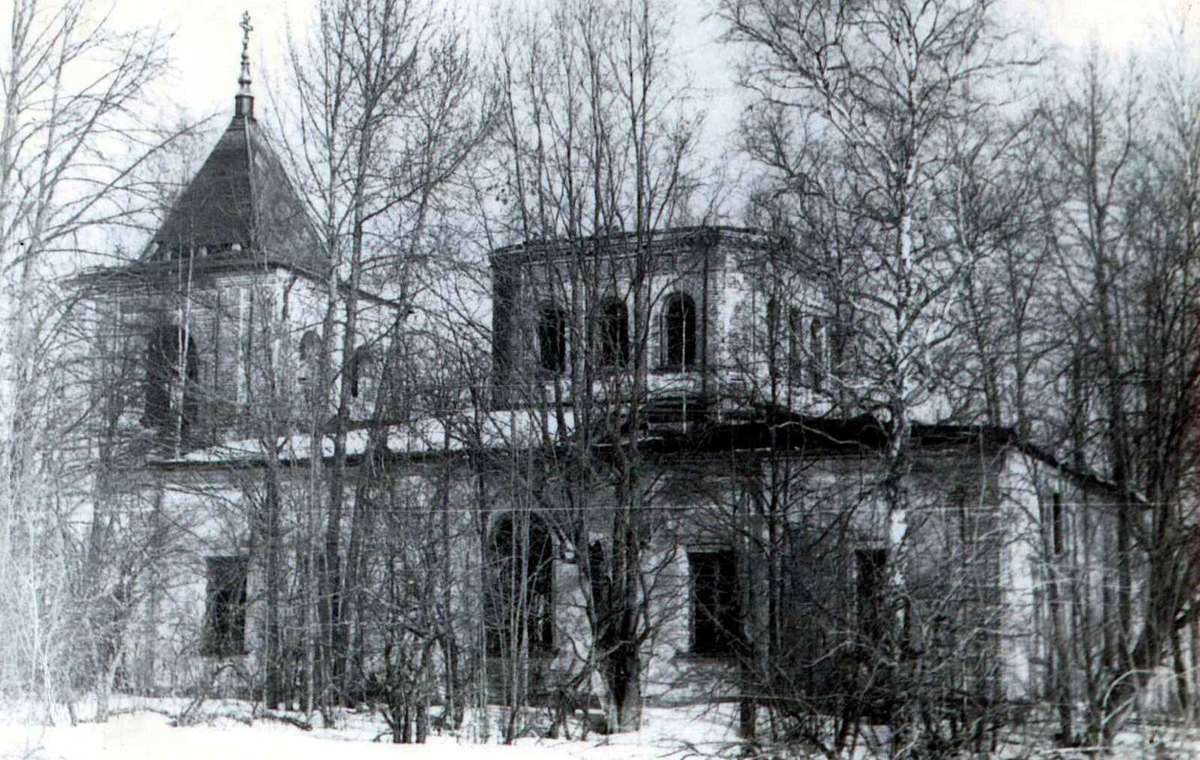 Костромская область. Чухломский район. Село Рамешки. Троицкая церковь. 1974 год. Фото с сайта kostromka.ru
