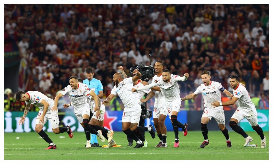    «Севилья» завоевала трофей Лиги Европы, а теперь ей предстоит Кубок вызова. Фото: Reuters