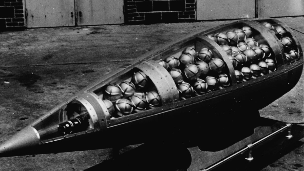     Украинские военные начали применять кассетные боеприпасы, переданные США. Об этом сообщает The Washington Post (WP), ссылаясь украинских чиновников, знакомых с вопросом.