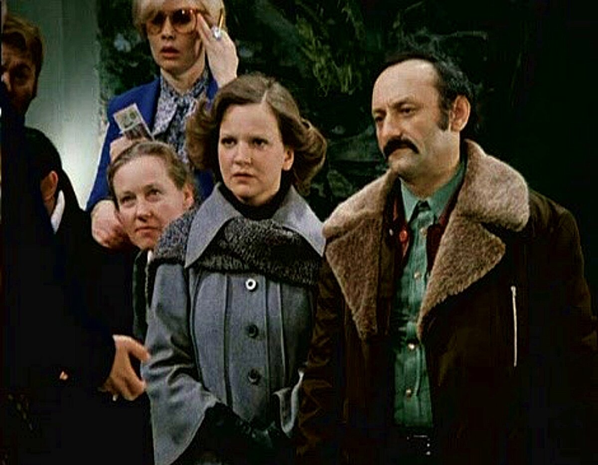 Кадр из фильма "Гараж"