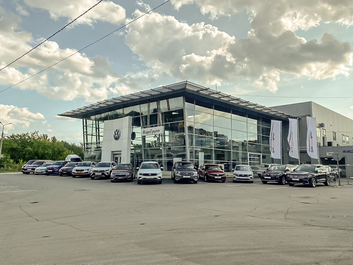 Многие дилеры сменили "профиль" и переименовались в дилеров китайских марок, а кто-то верен своей стратегии и все еще везет все те же новые авто по параллельному импорту