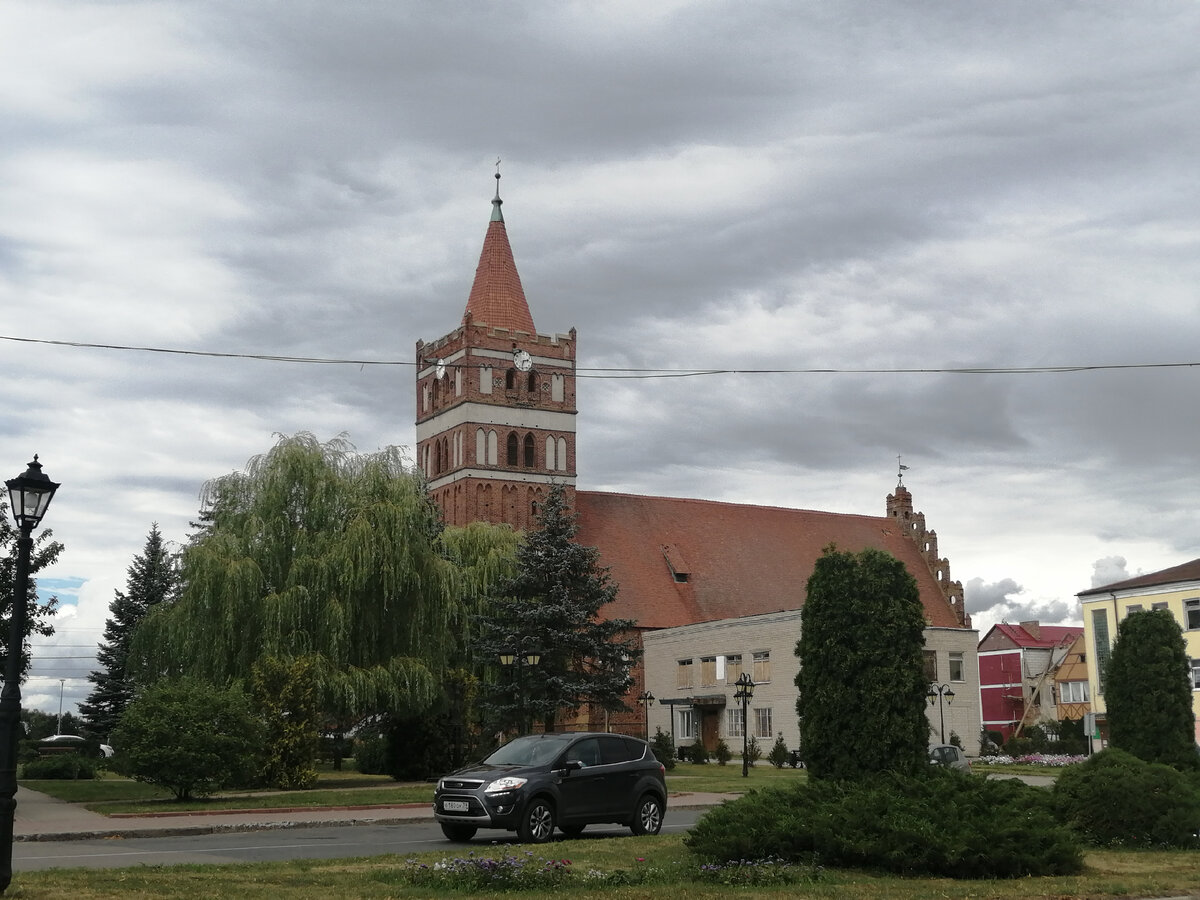 Главная достопримечательность Правдинска, бывшая кирха.