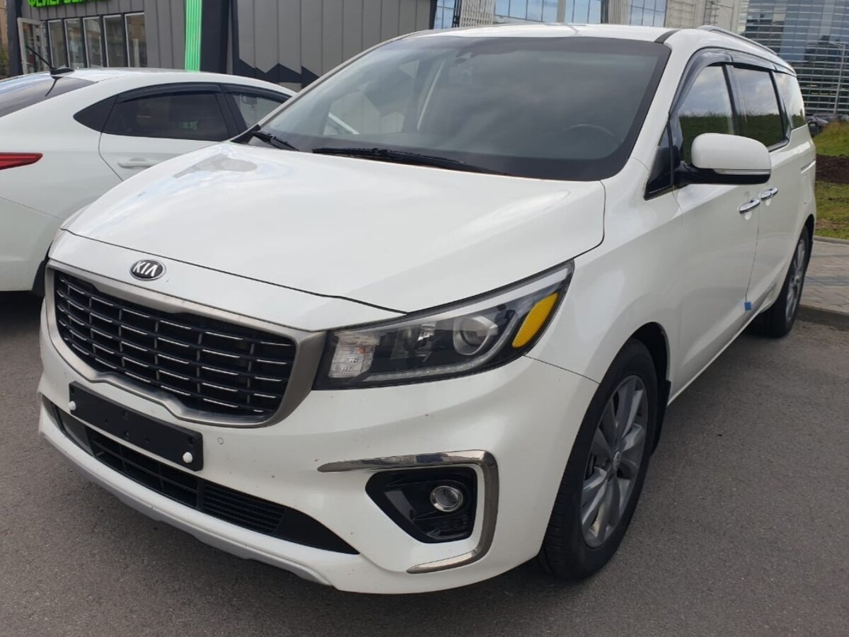 Kia Carnival третьего поколения