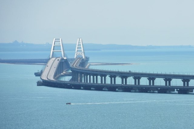    Что делать водителям при сигналах тревоги на Крымском мосту?