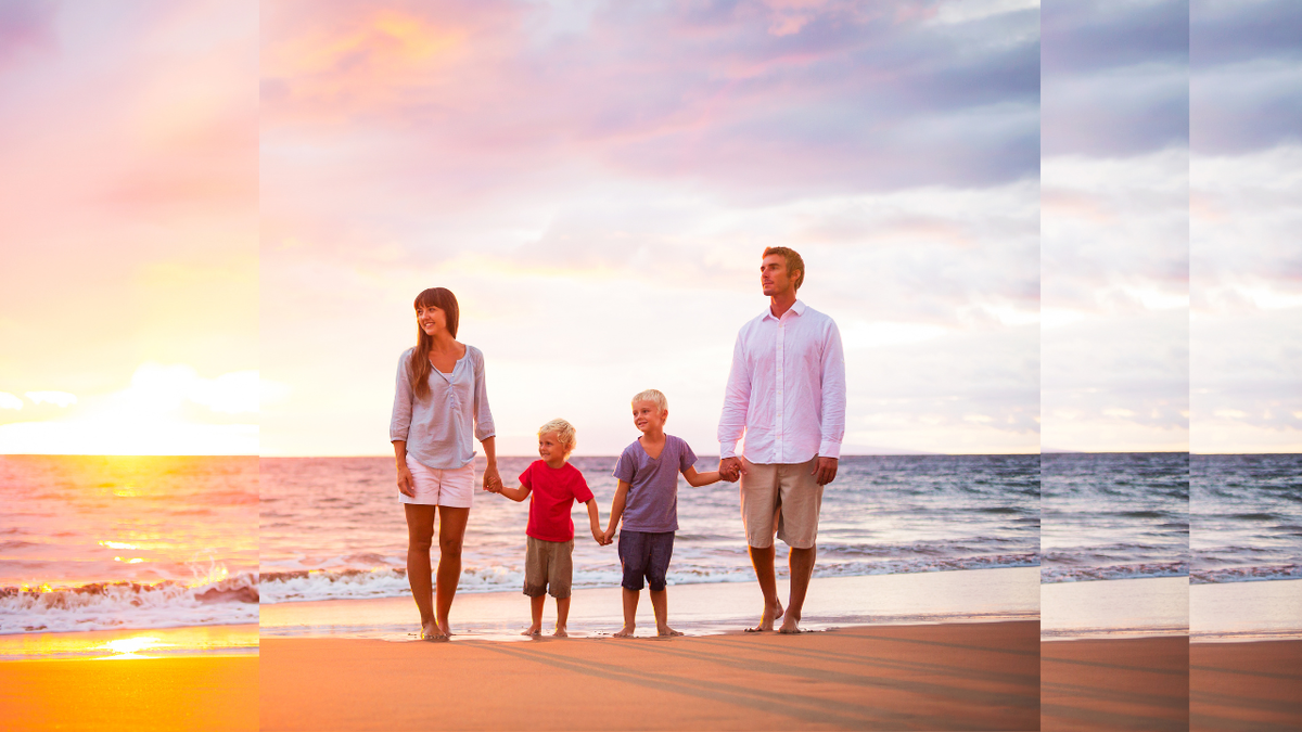 Фото из фотобанка. Просто счастливая семья.