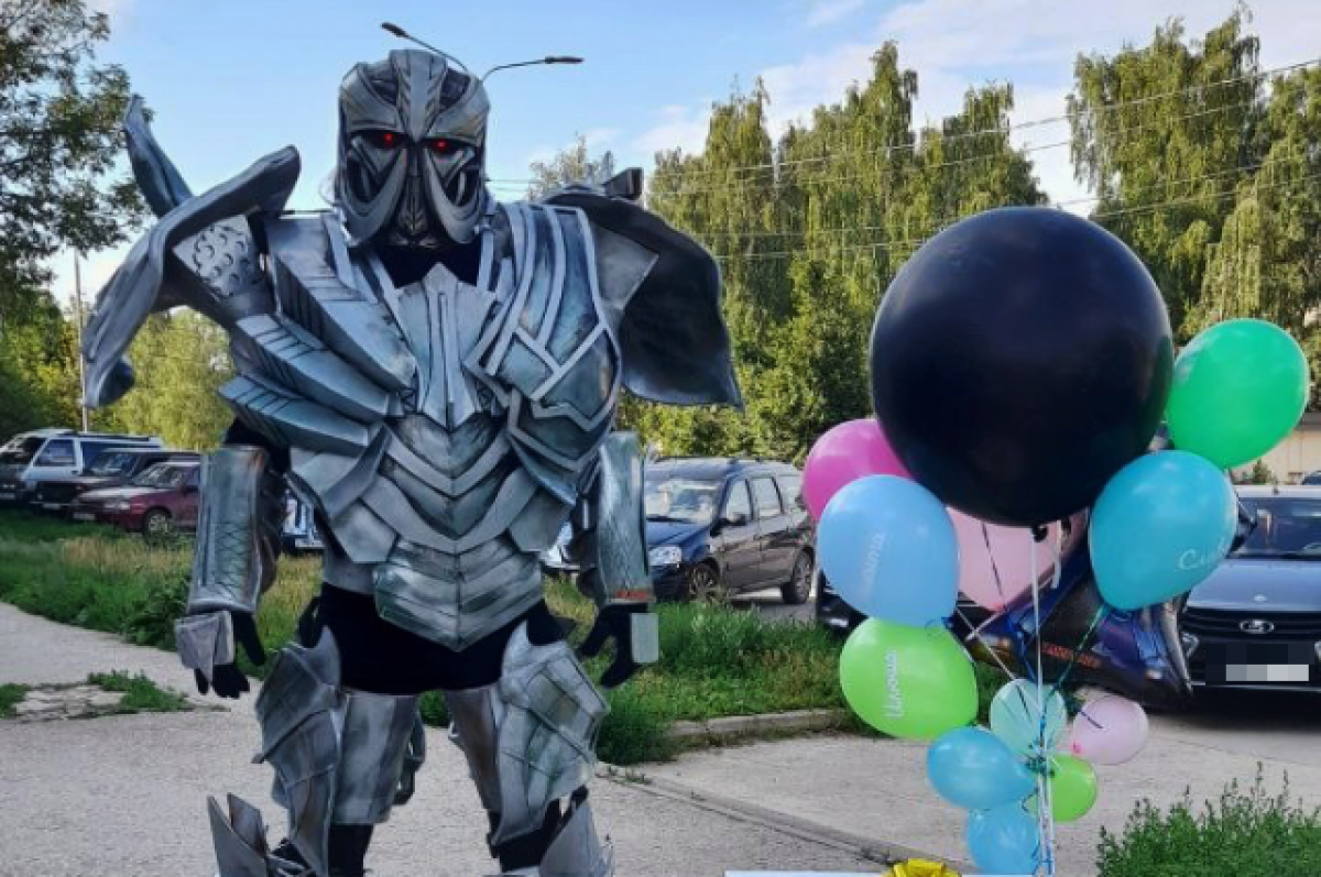    Заточённые в праздник.