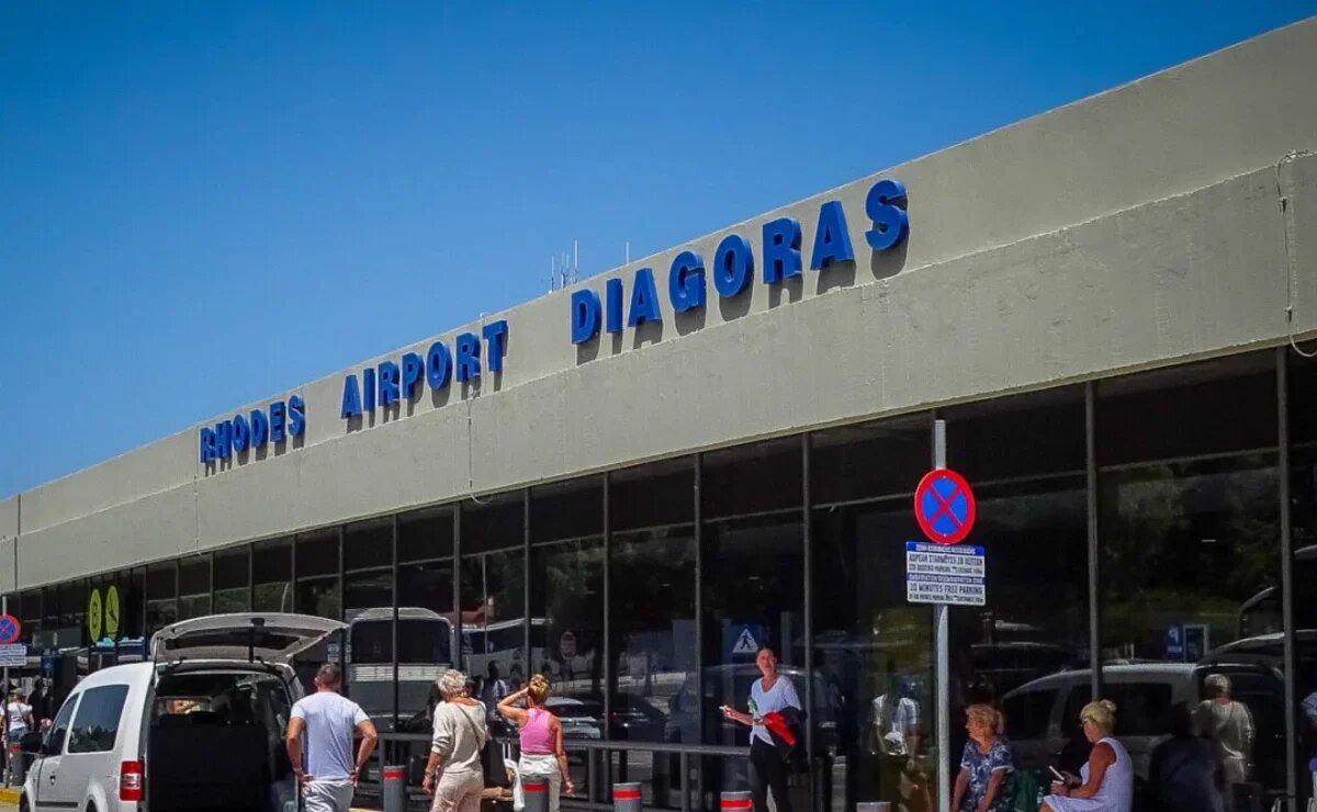    Что происходит с российскими туристами на греческих островах