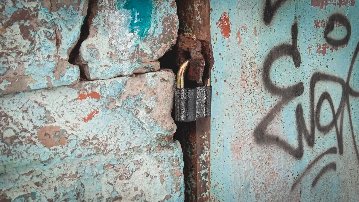     Жильцы дома в Московском районе Казани долгое время страдают от затопленного подвала. В мэрии города сообщили, что подрядная организация завершит ремонт как можно скорее.