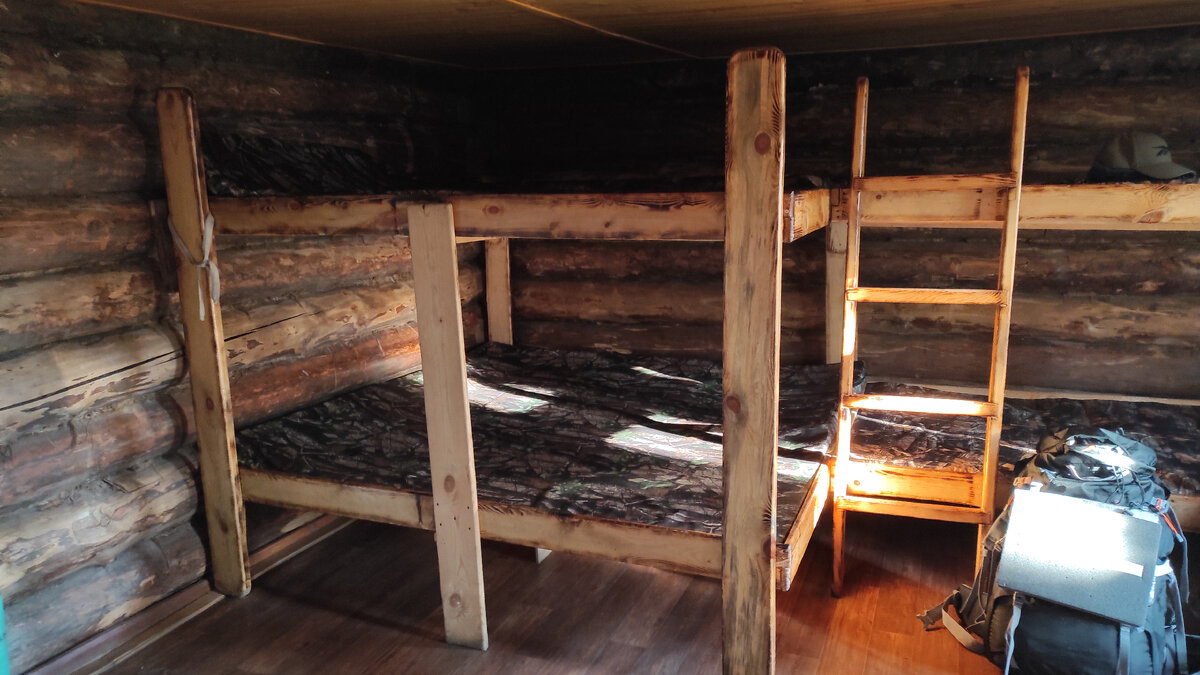 Внутри домика