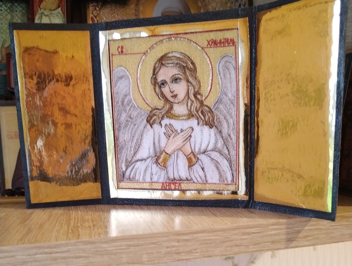 вышитая икона-складень