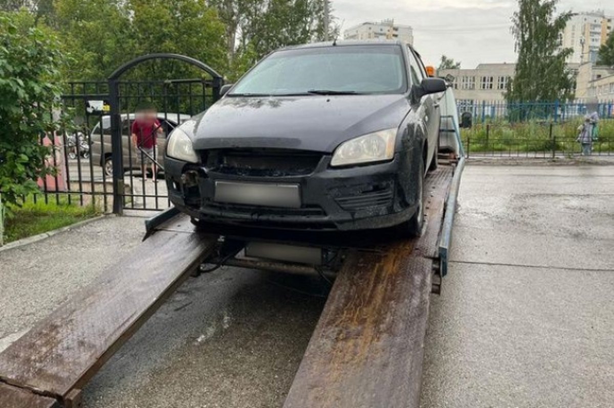    На Урале приставы арестовали у должника автомобиль за долг по кредиту