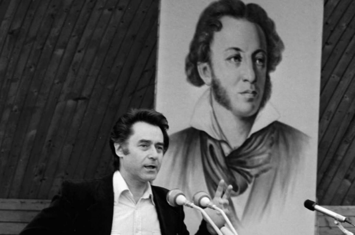    «Всё начинается с любви».