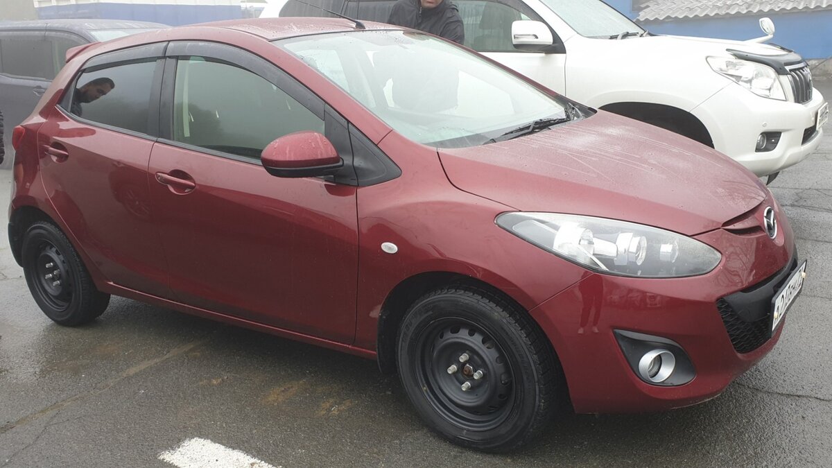     Япония запретила экспорт автомобилей в Россию с объемом двигателя свыше 1,9 литра.