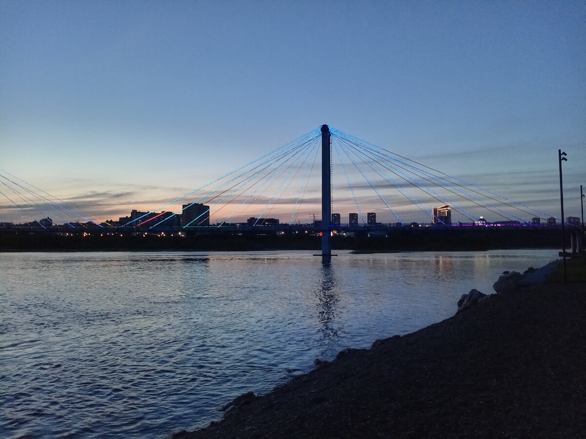 Вантовый мост с подсветкой