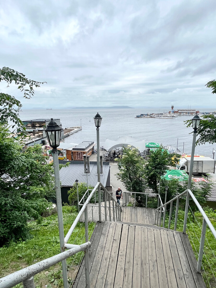 Спуск к набережной