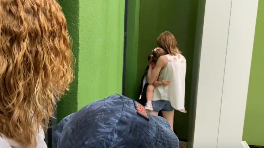     Детей могли не пустить в Дом народного единства в время грозы 29 июля в Нижнем Новгороде. Об этом сообщают в соцсетях очевидцы.