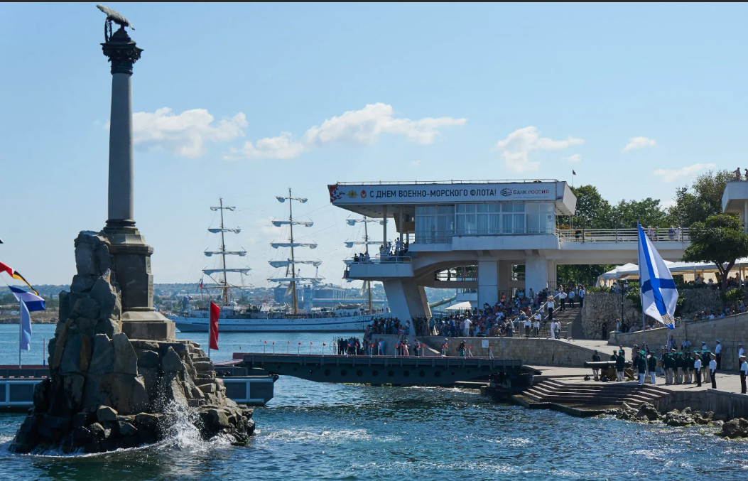 Работа в городе севастополе. Парад ВМФ В Севастополе 2021. Штаб флота Севастополь Черноморского флота. Севастополь корабли Черноморского флота. Черноморский флот ВМФ Севастополь.