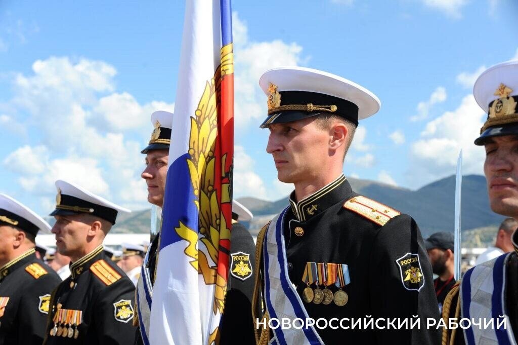 Новороссийск вмф части. День ВМФ Новороссийск. С праздником ВМФ. Новороссийская военно-морская база. День военно морского флота в Новороссийске.