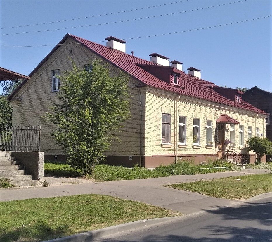 Так выглядит старый дом на нашей улице после капремонта. Фото автора