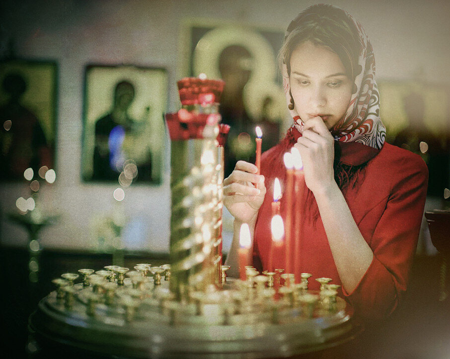 Девушка в храме