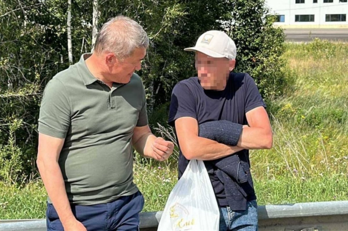    Появилось видео, как Хабиров уговорил сдаться вооруженного гранатами