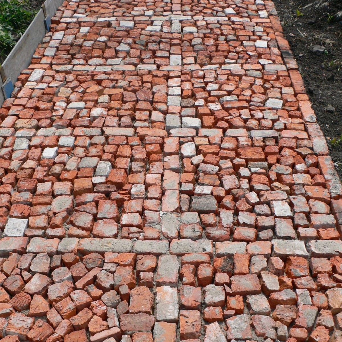 Вариант из старого битого кирпича