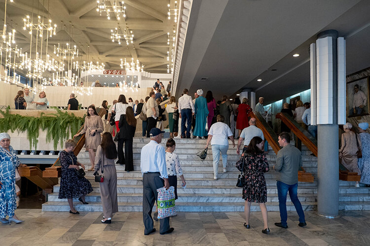    1 августа в театре им. Камала традиционно стартовал новый концертный сезон Салавата Фатхетдинова, уже 35-й по счету