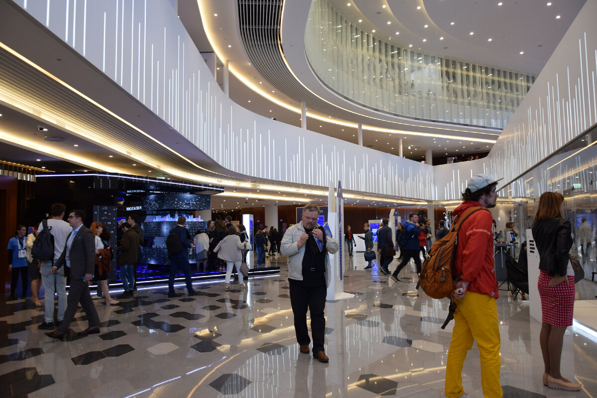  Форум проходит на четырёх больших площадках, на них поэтапно, до 10 сентября, будут проходить разнообразные мероприятия.

«Лужники»

Эта площадка – про городские достижения.