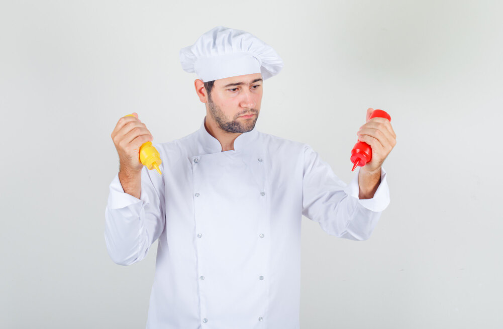 <a href="https://ru.freepik.com/free-photo/male-chef-holding-bottles-of-ketchup-and-mustard-in-white-uniform_10183766.htm#query=%D0%93%D0%BE%D1%80%D1%87%D0%B8%D1%86%D0%B0&position=7&from_view=search&track=sph">Изображение от 8photo</a> на Freepik