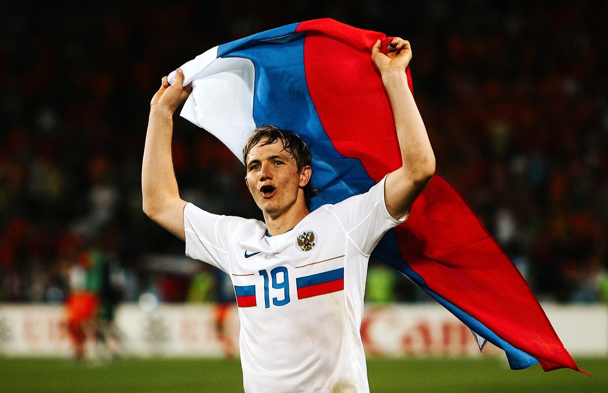 Большое уважение Роману Павлюченко как игроку, за незабываемые победы над Швецией, Голландией на Евро-2008.  Теперь уважение и за его личную позицию к происходящему в стране.