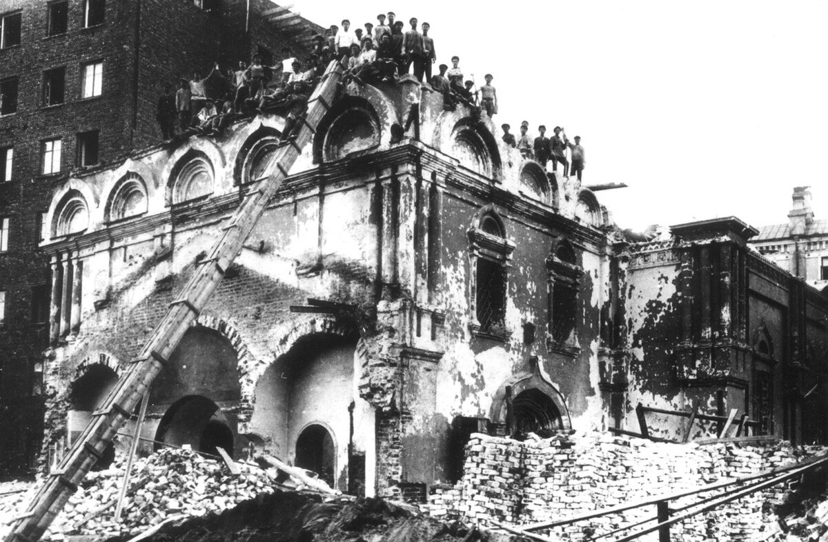 Снос бывшего стрелецкого храма Троицы в Зубове, 1930-е годы