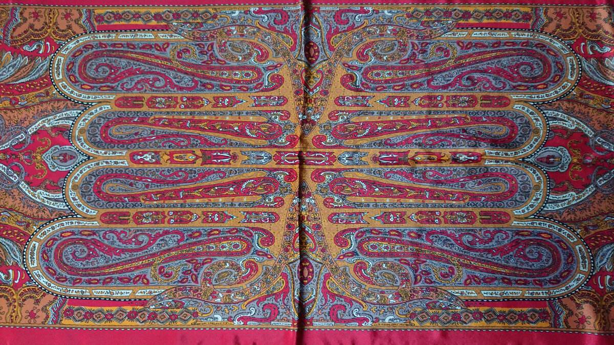 Фрагмент павловопосадского шарфа Турандот. Фото автора