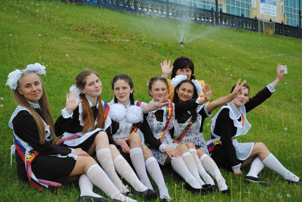 Школьницы. Фото из Яндекс картинки