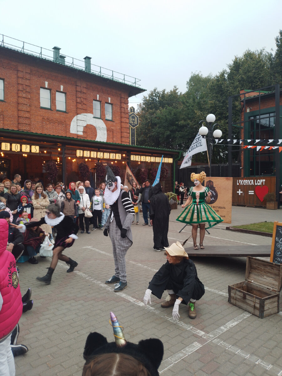 Нашему городу -877, но он  как всегда молод, красив, хорош собой, да ещё в в полном расцвете сил, радует своих жителей и гостей, историческими  памятниками, итересными музеями, замечательными...-71