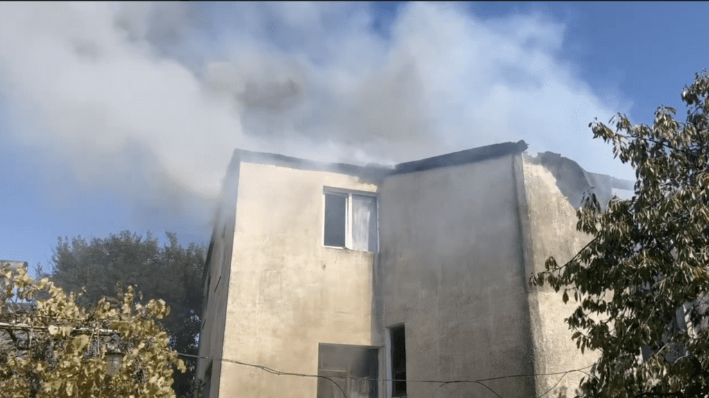  На Арабатской стрелке в селе Геническая Горка произошел пожар в частном доме - Таврия ТВ - Херсон