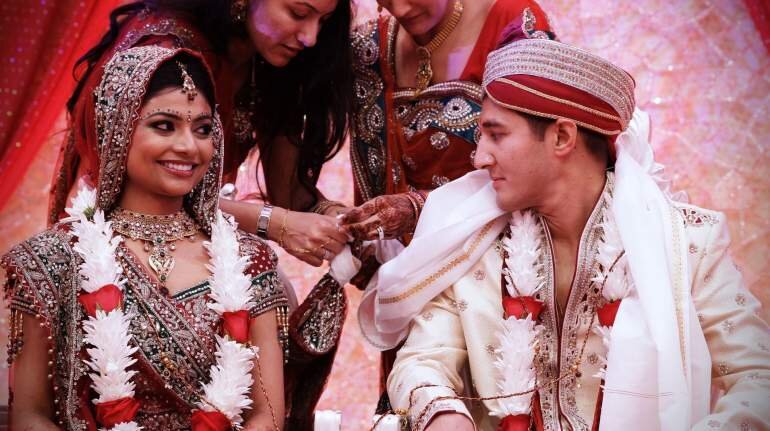 Индийская невеста получает кунилингус и трахается в первую брачную ночь