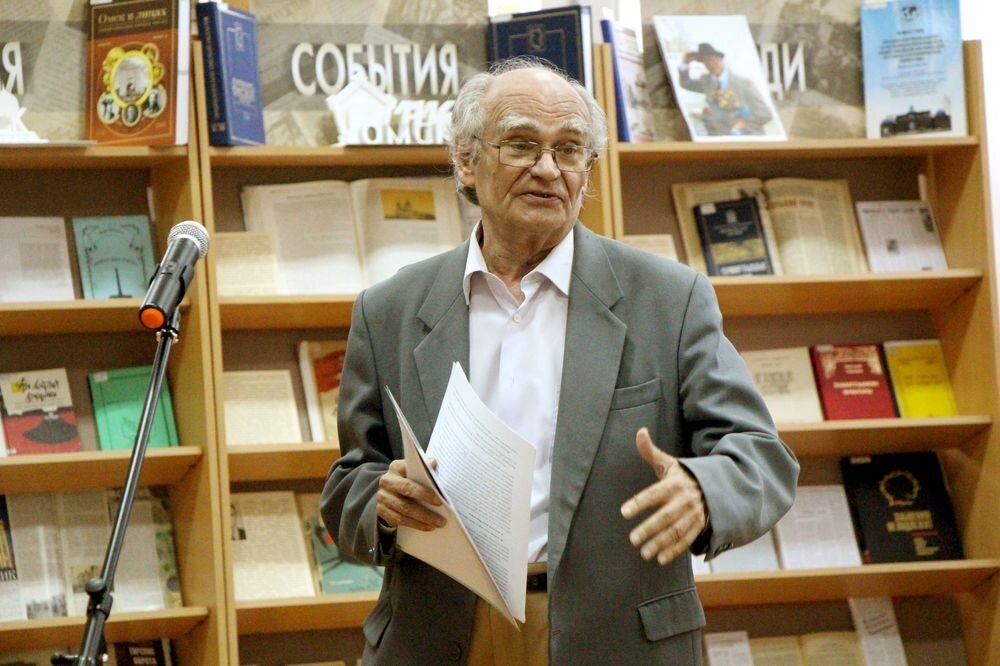 Слово литературовед. Физиков Вадим Михайлович. Вадим физиков поэзия Омского Лукоморья. Физиков Вадим Михайлович Омск. Смирнов Борис Михайлович физик.