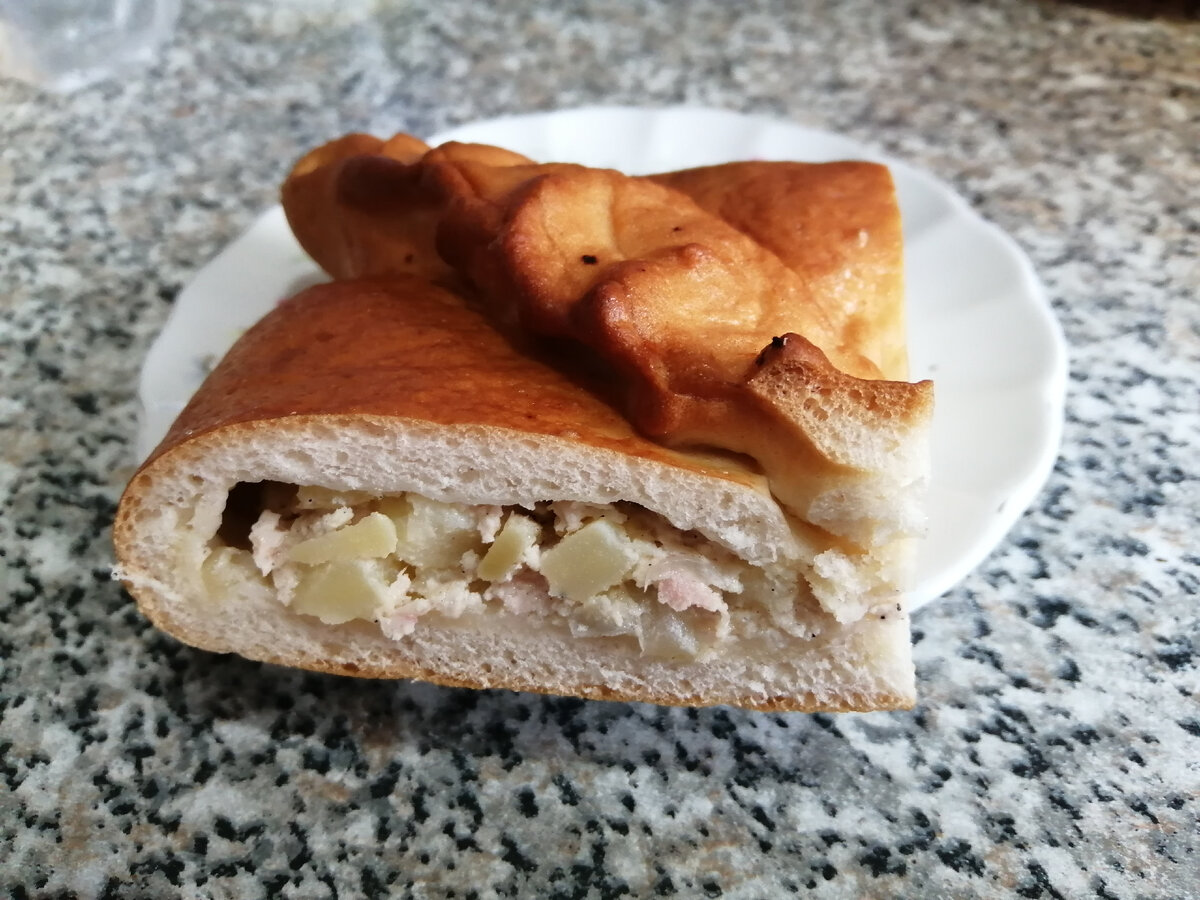 Мой обед, был ещё кусочек хлеба и пара моих сладких розовых помидорок. 