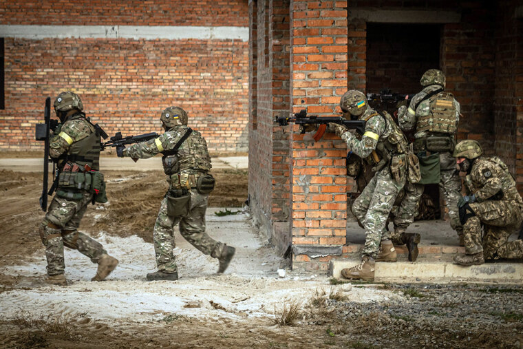    Контрнаступление ВСУ идет три месяца, напомнил Юрий Чмутин