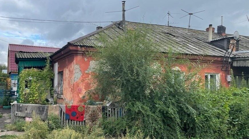     Прокуратура Ленинского округа проводит проверку по факту обрушения потолочного перекрытия в квартире одноэтажного дома.