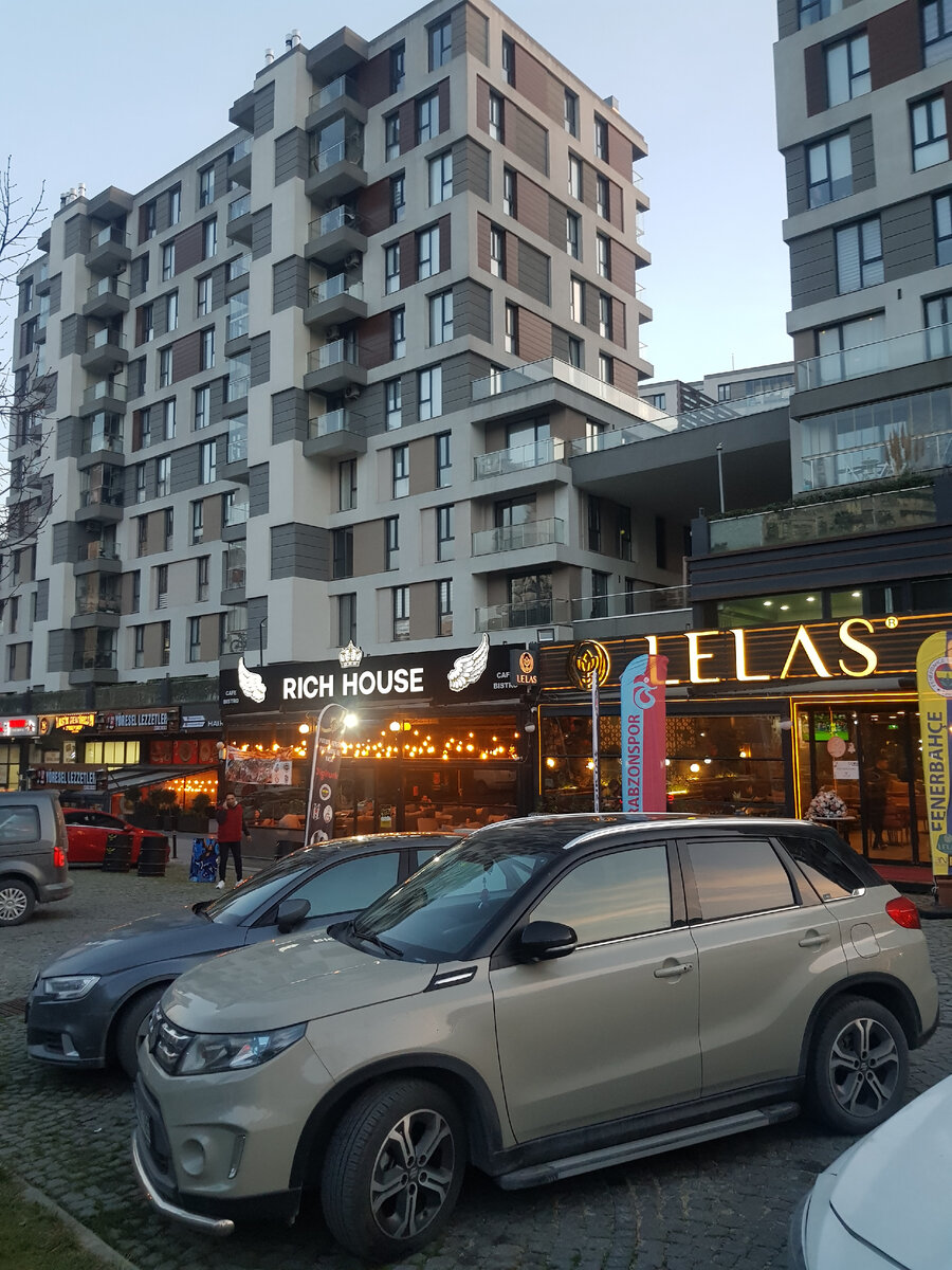 Это наш район зимой. Когда впервые в нем побывали, чтобы осмотреться. Тоже чтобы разбавить текст.