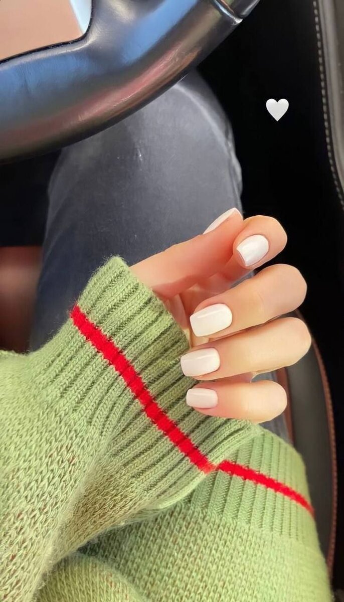 - это не только красиво, но и полезно для здоровья ногтей. Регулярное уходовая помогает укрепить ногти, предотвращает их ломкость и появление ороговевших кутикул.