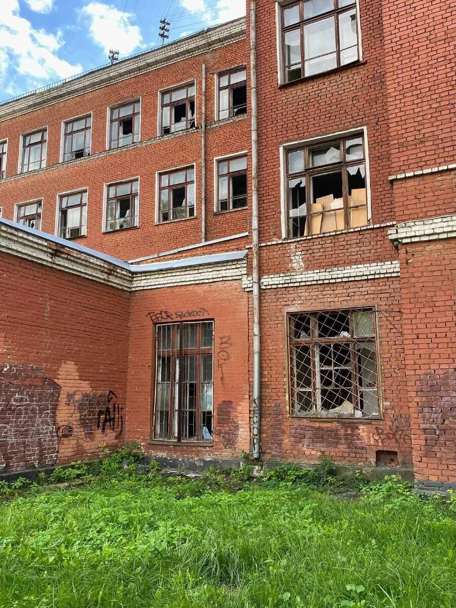 Фото автора канала. Заброшенная школа на Таганской улице.