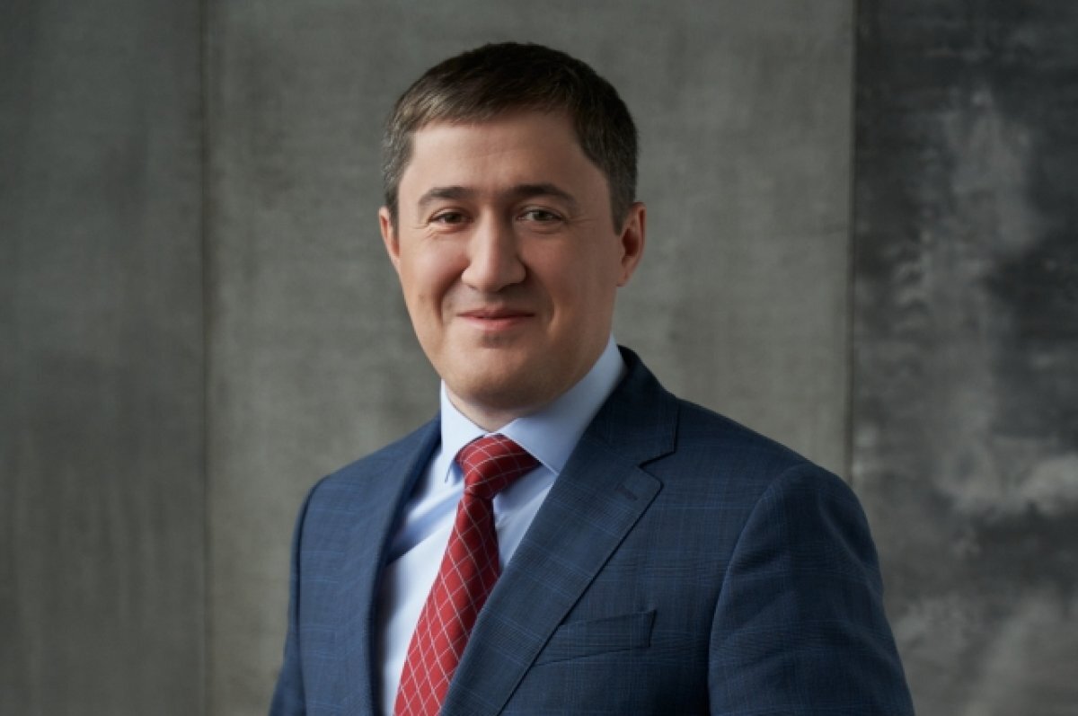    Губернатор пожелал ученикам, педагогам и родителям, чтобы учебный год прошёл спокойно, успешно и плодотворно.