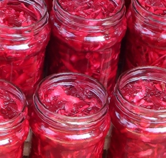 Лучшая заготовка для борща - со свеклой и капустой: борщ немыслимо вкусный и готов в два раза быстрее. Выручает круглый год