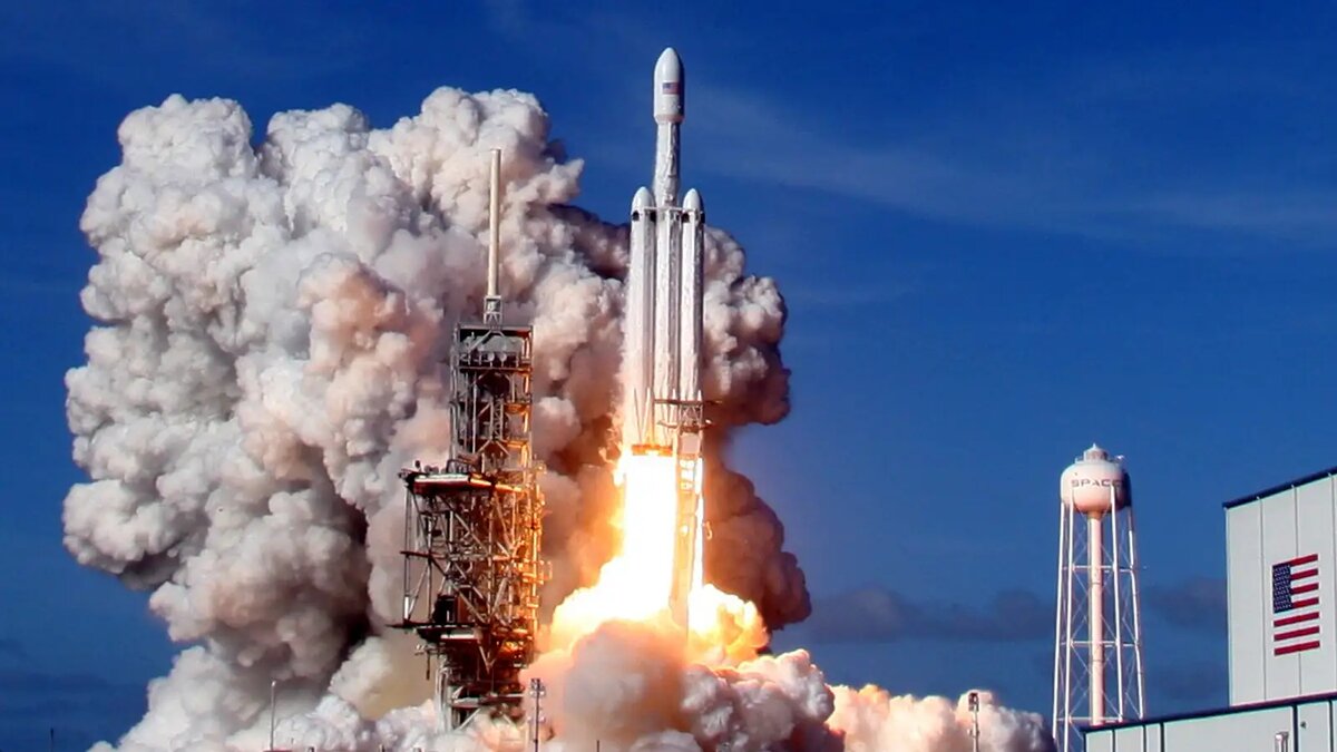 Запуск Falcon Heavy - ракеты, которая должна служить прототипом для Starship, корабля на Марс