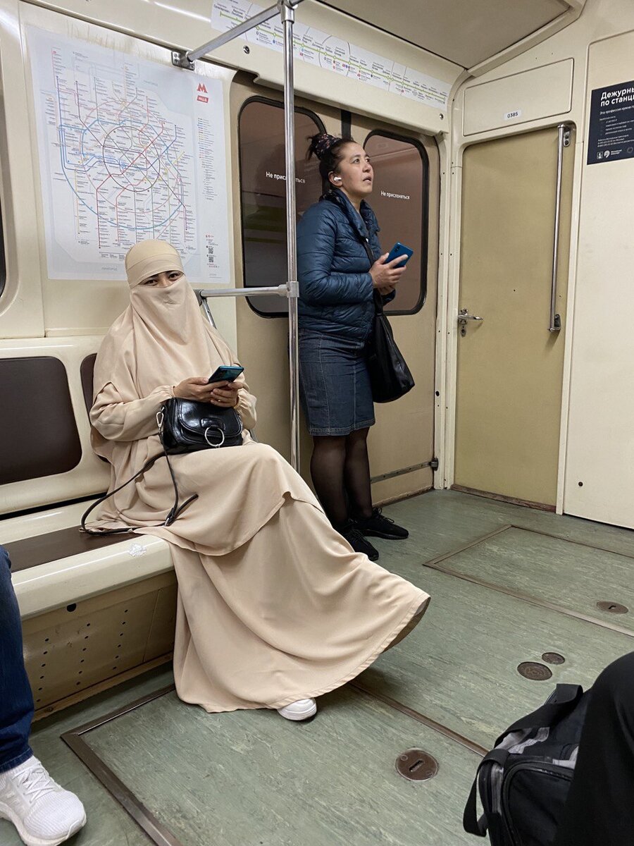 Фото, сделанное нашим автором — в московском метро