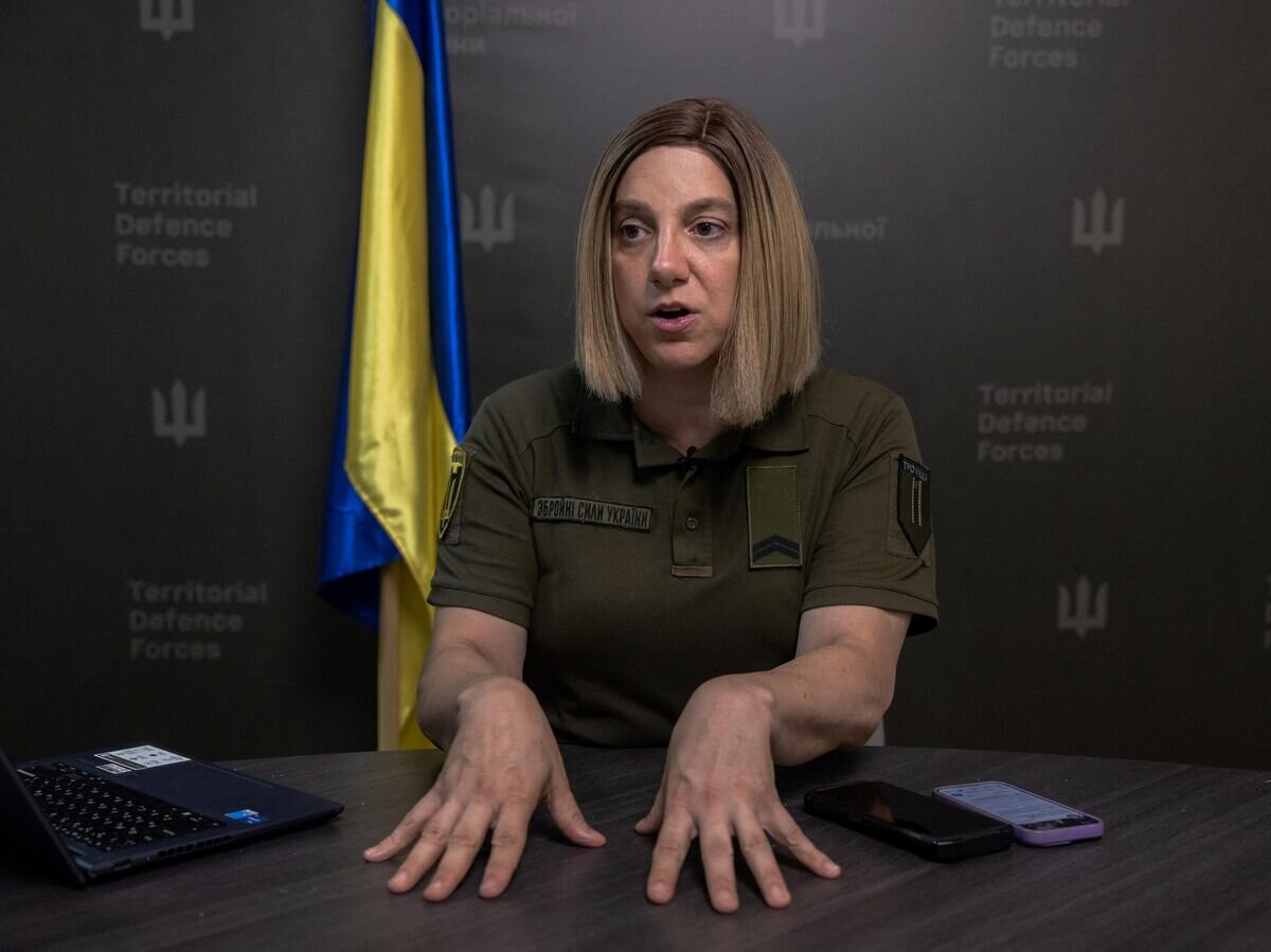    Сара Эштон-Чирилло во время интервью в Киеве© AFP 2023 / Roman Pilipey