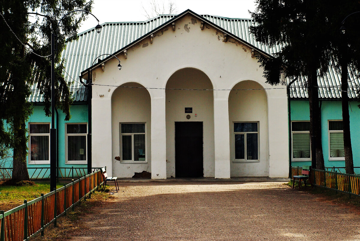 Фото автора. Клуб в поселке Ивановское.
