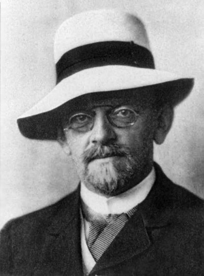 Давид Гильберт (1862-1943) самый влиятельный математик конца 19 и начала 20 века.